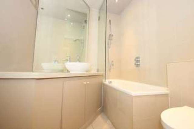  Image of 2 bedroom Flat to rent in Earls Court Road London SW5 at Earls Court Road  London, SW5 9BQ