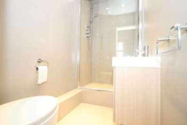 Image of 2 bedroom Flat to rent in Earls Court Road London SW5 at Earls Court Road  London, SW5 9BQ