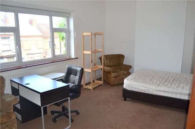  Image of 7 bedroom Terraced house for sale in Earlsdon Avenue North Coventry CV5 at Earlsdon Coventry Earlsdon, CV5 6GA