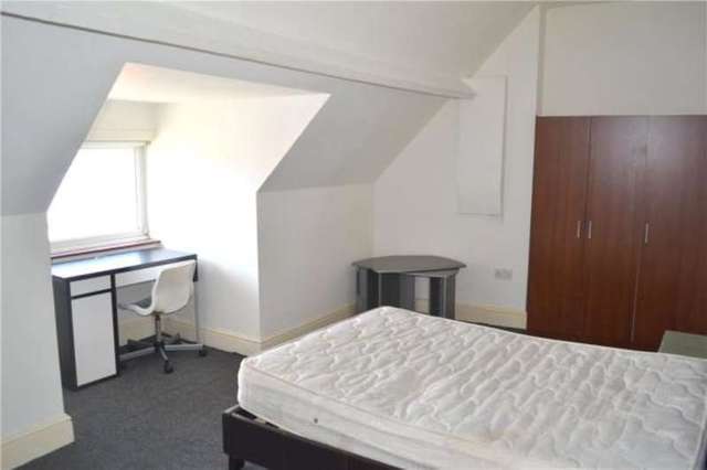  Image of 7 bedroom Terraced house for sale in Earlsdon Avenue North Coventry CV5 at Earlsdon Coventry Earlsdon, CV5 6GA