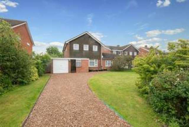  Image of 3 bedroom Detached house for sale in Earlswood Close Aylesbury HP21 at Earlswood Close  Aylesbury, HP21 7PG