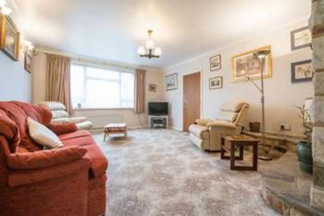  Image of 3 bedroom Detached house for sale in Earlswood Close Aylesbury HP21 at Earlswood Close  Aylesbury, HP21 7PG