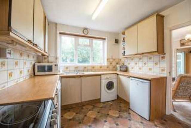  Image of 3 bedroom Detached house for sale in Earlswood Close Aylesbury HP21 at Earlswood Close  Aylesbury, HP21 7PG