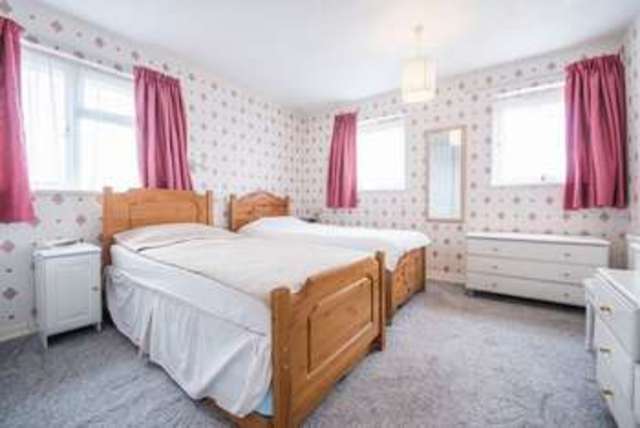  Image of 3 bedroom Detached house for sale in Earlswood Close Aylesbury HP21 at Earlswood Close  Aylesbury, HP21 7PG