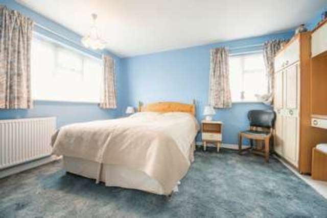  Image of 3 bedroom Detached house for sale in Earlswood Close Aylesbury HP21 at Earlswood Close  Aylesbury, HP21 7PG