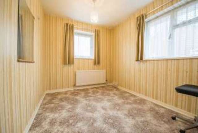  Image of 3 bedroom Detached house for sale in Earlswood Close Aylesbury HP21 at Earlswood Close  Aylesbury, HP21 7PG