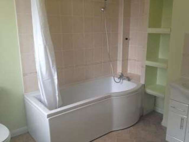 Image of 2 bedroom Flat to rent in Earlswood Road Redhill RH1 at Earlswood Road  Redhill, RH1 6HW
