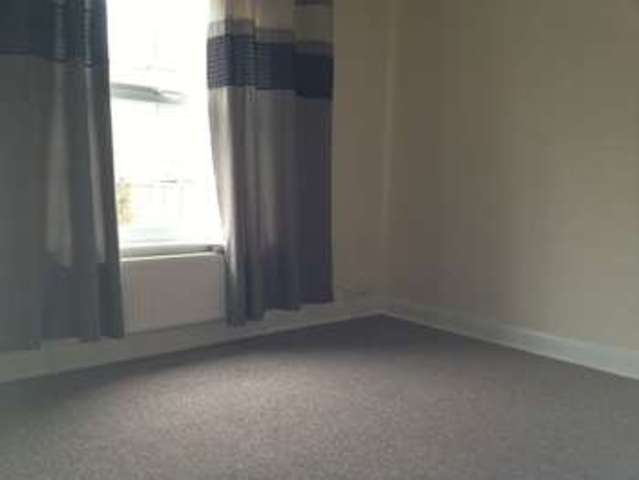 Image of 2 bedroom Flat to rent in Earlswood Road Redhill RH1 at Earlswood Road  Redhill, RH1 6HW