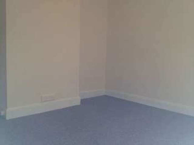  Image of 2 bedroom Flat to rent in Earlswood Road Redhill RH1 at Earlswood Road  Redhill, RH1 6HW