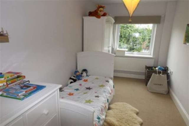  Image of 2 bedroom Flat to rent in Easebourne Easebourne Midhurst GU29 at Midhurst, GU29 0AA