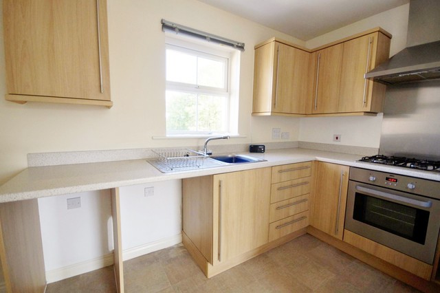  Image of 2 bedroom Apartment to rent in East Shore Way Portsmouth PO3 at Portsmouth, PO3 6FY