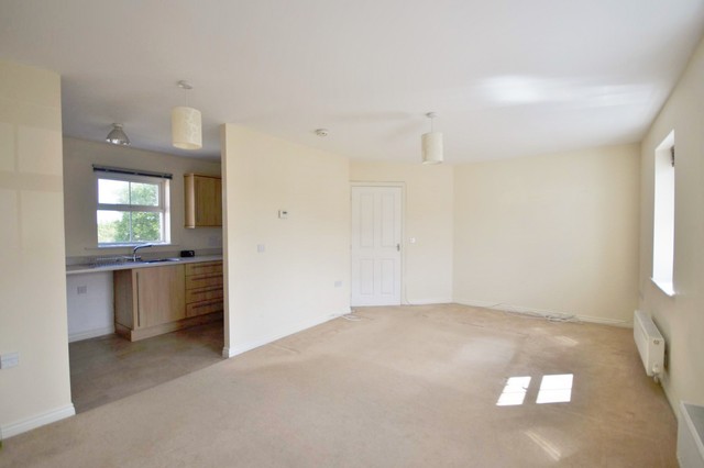  Image of 2 bedroom Apartment to rent in East Shore Way Portsmouth PO3 at Portsmouth, PO3 6FY