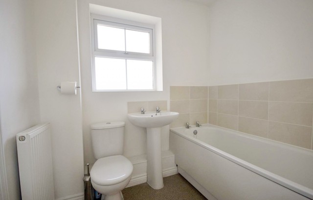  Image of 2 bedroom Apartment to rent in East Shore Way Portsmouth PO3 at Portsmouth, PO3 6FY