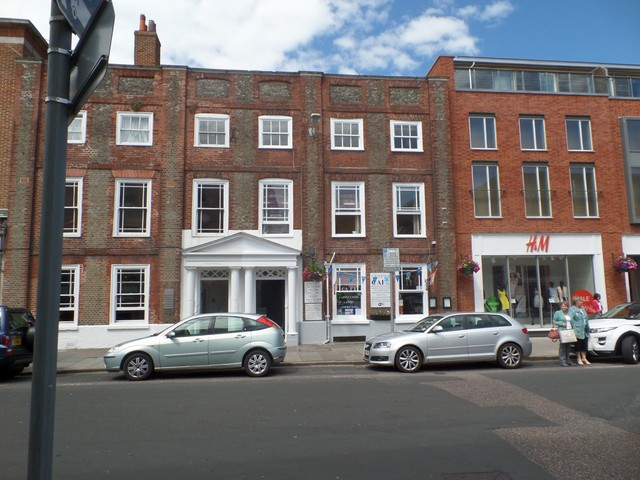  Image of 2 bedroom Flat to rent in East Street Chichester PO19 at 46 East Street  Chichester, PO19 1HX