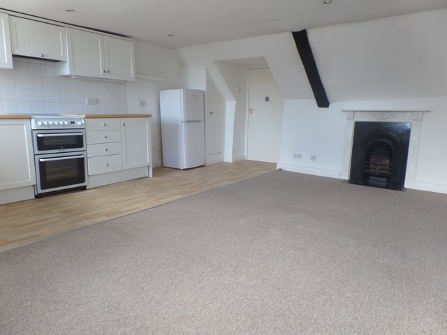  Image of 2 bedroom Flat to rent in East Street Chichester PO19 at 46 East Street  Chichester, PO19 1HX