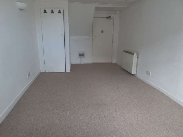  Image of 2 bedroom Flat to rent in East Street Chichester PO19 at 46 East Street  Chichester, PO19 1HX