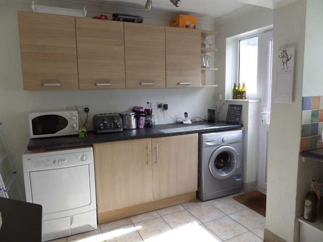  Image of 2 bedroom Terraced house to rent in Eastcott Hill Swindon SN1 at Swindon Swindon, SN1 3JF