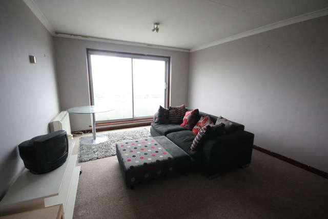  Image of 3 bedroom Flat to rent in Eaton Drive Kingston upon Thames KT2 at Surrey  Kingston Upon Thames, KT2 7RA