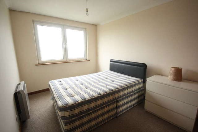  Image of 3 bedroom Flat to rent in Eaton Drive Kingston upon Thames KT2 at Surrey  Kingston Upon Thames, KT2 7RA