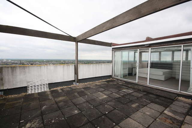  Image of 3 bedroom Flat to rent in Eaton Drive Kingston upon Thames KT2 at Surrey  Kingston Upon Thames, KT2 7RA