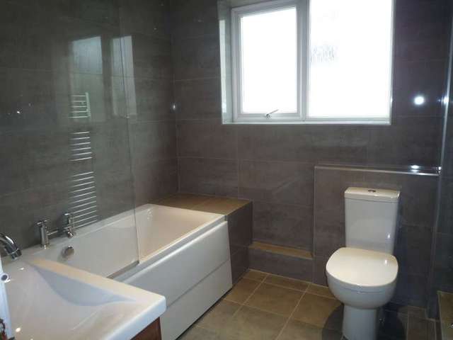  Image of 2 bedroom Flat to rent in Egmont Road Sutton SM2 at Egmont House 1 Egmont Road Sutton, SM2 5JR