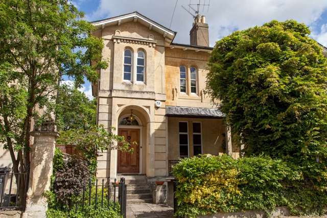  Image of 3 bedroom Semi-Detached house for sale in Eldon Square Reading RG1 at Eldon Square  Reading, RG1 4DP