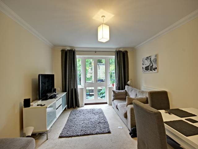  Image of 2 bedroom Semi-Detached house to rent in Elm Lawns Close Avenue Road St. Albans AL1 at St Albans Hertfordshire St Albans, AL1 3RE
