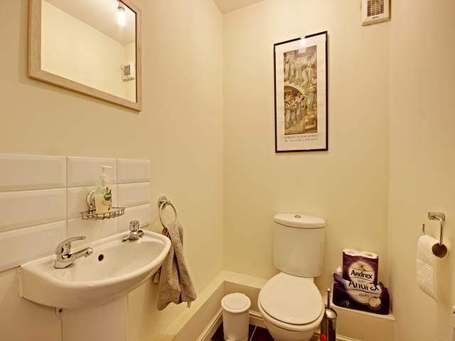  Image of 2 bedroom Semi-Detached house to rent in Elm Lawns Close Avenue Road St. Albans AL1 at St Albans Hertfordshire St Albans, AL1 3RE