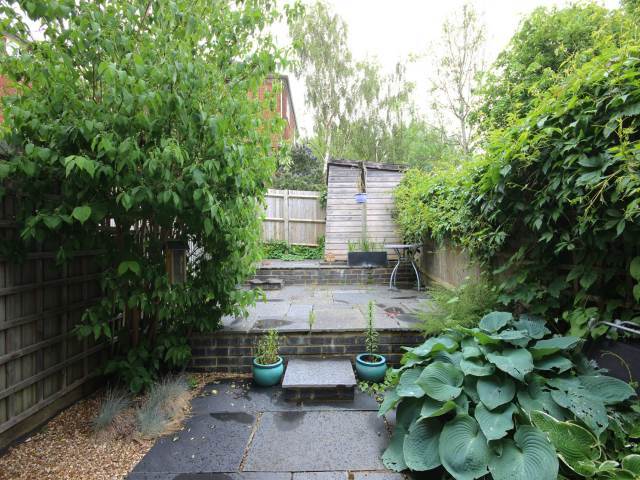  Image of 2 bedroom Semi-Detached house to rent in Elm Lawns Close Avenue Road St. Albans AL1 at St Albans Hertfordshire St Albans, AL1 3RE