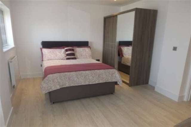  Image of 2 bedroom Flat to rent in Empire Way Cardiff CF11 at Cardiff, CF11 0JW