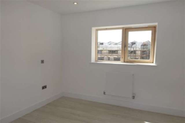  Image of 2 bedroom Flat to rent in Empire Way Cardiff CF11 at Cardiff, CF11 0JW