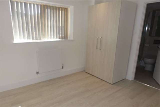  Image of 2 bedroom Flat to rent in Empire Way Cardiff CF11 at Cardiff, CF11 0JW