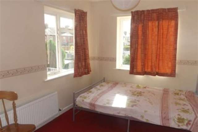  Image of 4 bedroom Detached house to rent in Enfield Road Ellesmere Port CH65 at Ellesmere Port, CH65 8DA