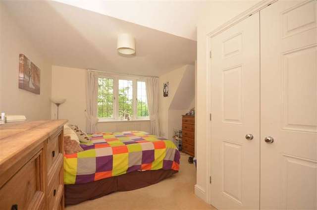  Image of 2 bedroom Flat for sale in Epsom Road Leatherhead KT22 at Leatherhead Surrey Leatherhead, KT22 8TB