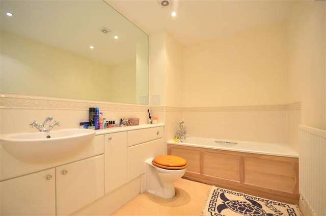  Image of 2 bedroom Flat for sale in Epsom Road Leatherhead KT22 at Leatherhead Surrey Leatherhead, KT22 8TB