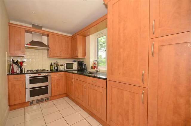  Image of 2 bedroom Flat for sale in Epsom Road Leatherhead KT22 at Leatherhead Surrey Leatherhead, KT22 8TB