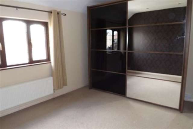  Image of 3 bedroom Detached house to rent in Ernan Close South Ockendon RM15 at South Ockendon, RM15 5EN