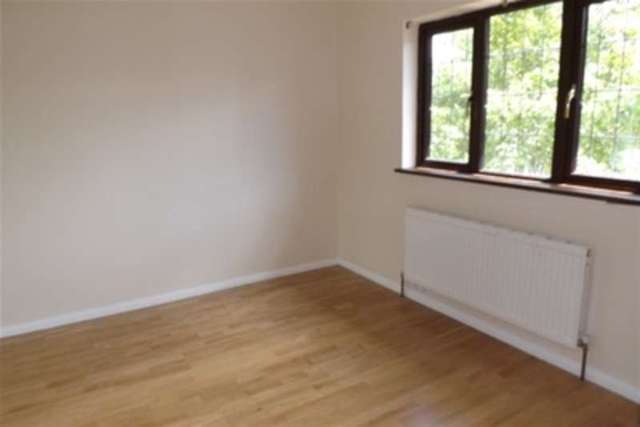  Image of 3 bedroom Detached house to rent in Ernan Close South Ockendon RM15 at South Ockendon, RM15 5EN