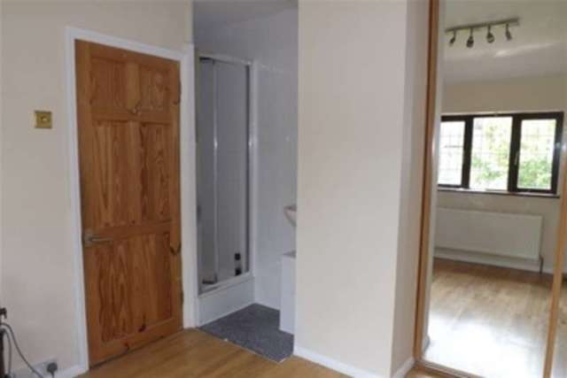  Image of 3 bedroom Detached house to rent in Ernan Close South Ockendon RM15 at South Ockendon, RM15 5EN