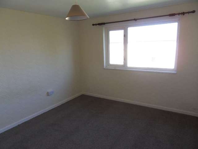  Image of 3 bedroom Maisonette to rent in Ettrick Terrace Johnstone PA5 at Ettrick Terrace Corseford Johnstone, PA5 0NS
