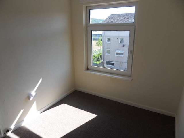  Image of 3 bedroom Maisonette to rent in Ettrick Terrace Johnstone PA5 at Ettrick Terrace Corseford Johnstone, PA5 0NS