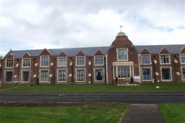  Image of 1 bedroom Flat to rent in Mount Dinham Court Exeter EX4 at Exeter, EX4 4FW