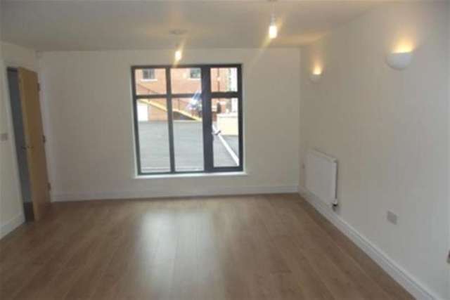  Image of 1 bedroom Flat to rent in Mount Dinham Court Exeter EX4 at Exeter, EX4 4FW
