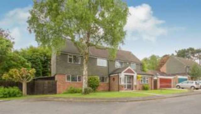  Image of 5 bedroom Detached house for sale in Eynsford Close Leicester LE2 at Oadby Leicestershire Oadby, LE2 2LN