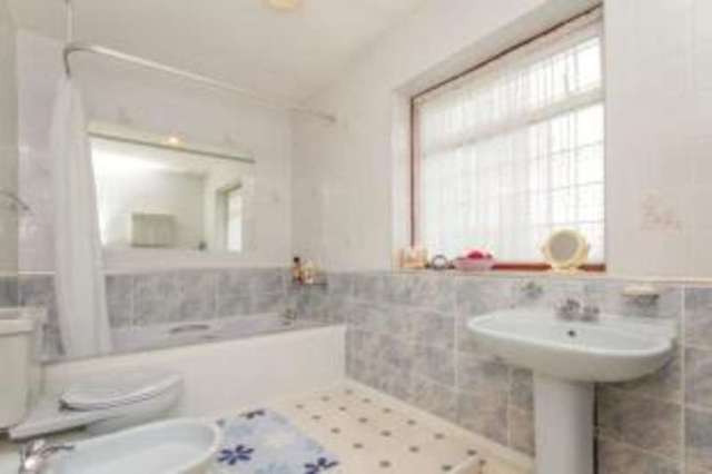  Image of 5 bedroom Detached house for sale in Eynsford Close Leicester LE2 at Oadby Leicestershire Oadby, LE2 2LN