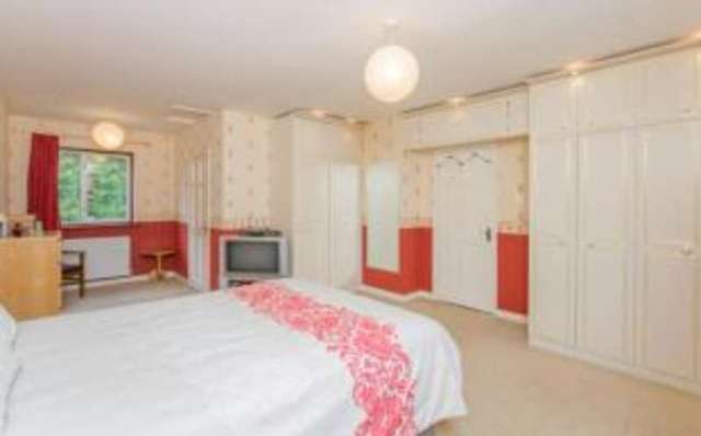  Image of 5 bedroom Detached house for sale in Eynsford Close Leicester LE2 at Oadby Leicestershire Oadby, LE2 2LN