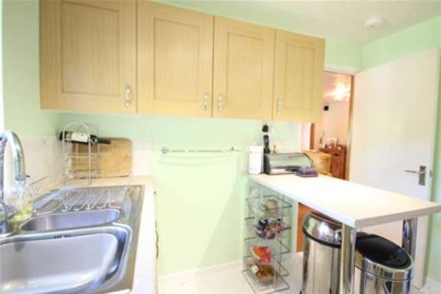  Image of 1 bedroom Flat to rent in Sycamore Court Long Gore Godalming GU7 at Godalming, GU7 3TS