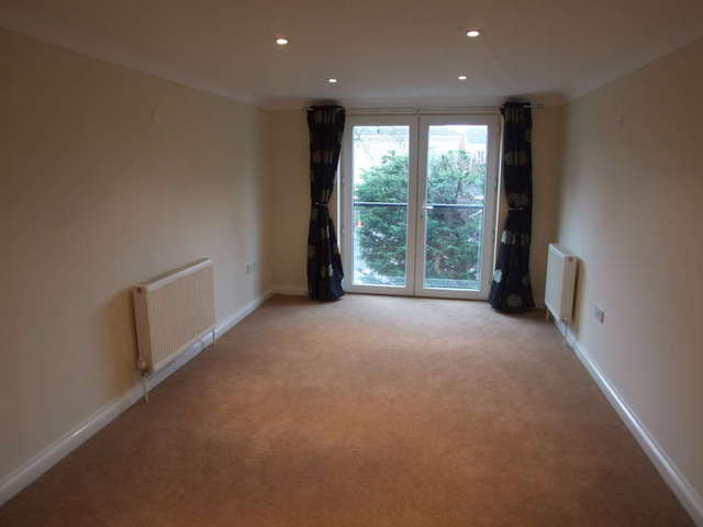  Image of 1 bedroom Flat to rent in Hill Lane Southampton SO15 at 77 Hill Lane  Southampton, SO15 5AD
