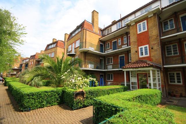  Image of 2 bedroom Apartment to rent in Acorn Walk London SE16 at London, SE16 5DX