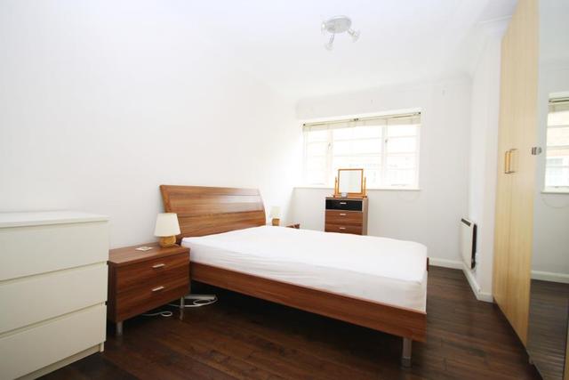 Image of 2 bedroom Apartment to rent in Acorn Walk London SE16 at London, SE16 5DX